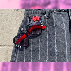 •Black & Red 🎀Hello Kitty🎀 heart sunnies•